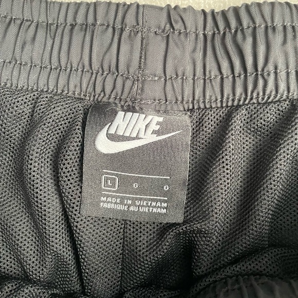 Men’s Black Nike Shorts - Picture 2 of 3